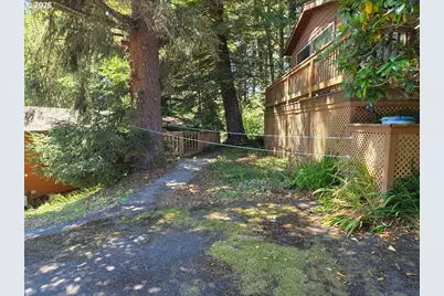 19921 Whaleshead Rd #B4, Brookings, OR 97415 - Photo 16
