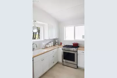 21811 Cole Ln, Aurora, OR 97002 - Photo 6