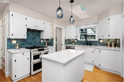 8952 SW 25th Ave, Portland, OR 97219 - Photo 8