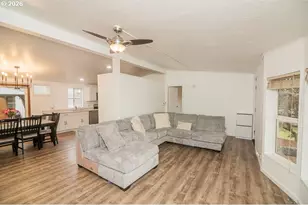 898 Lochaven Ave, Springfield, OR 97477 - Photo 32