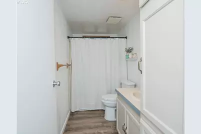 898 Lochaven Ave, Springfield, OR 97477 - Photo 18