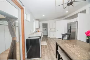 898 Lochaven Ave, Springfield, OR 97477 - Photo 10