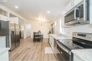 898 Lochaven Ave, Springfield, OR 97477 - Photo 8