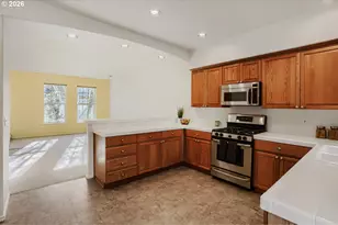 857 NE Caden Ave, Hillsboro, OR 97124 - Photo 8