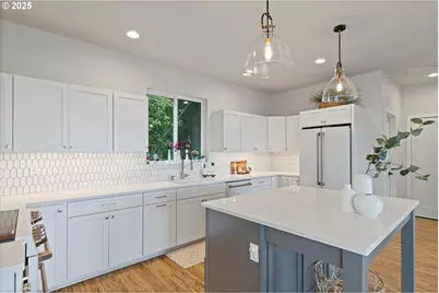 805 SE Crescent Pl, Newport, OR 97365 - Photo 6