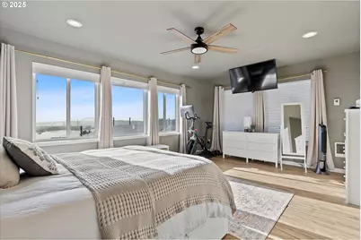 805 SE Crescent Pl, Newport, OR 97365 - Photo 18