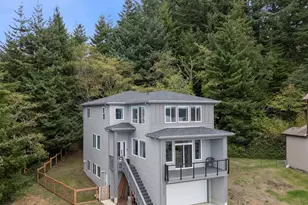 805 SE Cres Pl, Newport, OR 97365 - Photo 1