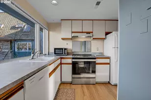 194 N Hayden Bay Dr, Portland, OR 97217 - Photo 12