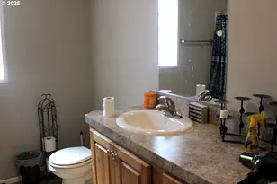 9924 N Myrtle Rd, Myrtle Creek, OR 97457 - Photo 12