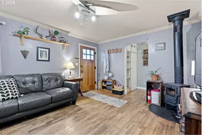 1425 E Madison Ave, Cottage Grove, OR 97424 - Photo 2