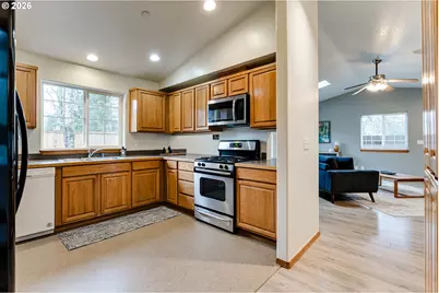 1534 Caprice Way, Eugene, OR 97404 - Photo 12