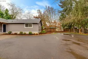 1534 Caprice Way, Eugene, OR 97404 - Photo 2