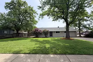 1154 Clinton Dr, Eugene, OR 97401 - Photo 2