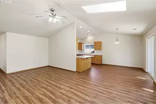 6578 Aaron Ln, Springfield, OR 97478 - Photo 8