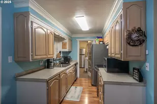 663 NE Knoll Ave, Roseburg, OR 97470 - Photo 10