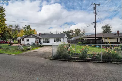663 NE Knoll Ave, Roseburg, OR 97470 - Photo 36