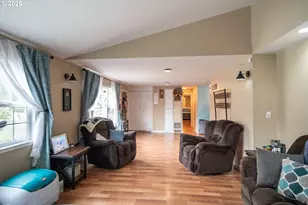 663 NE Knoll Ave, Roseburg, OR 97470 - Photo 6