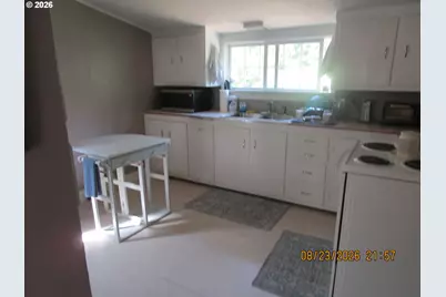 761 N Adams St, Coquille, OR 97423 - Photo 8