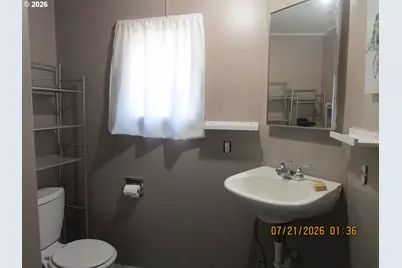 761 N Adams St, Coquille, OR 97423 - Photo 12