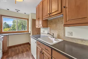 7577 N Edgewater Ave, Portland, OR 97203 - Photo 16