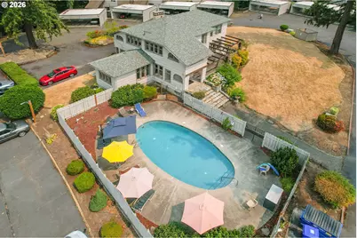 7577 N Edgewater Ave, Portland, OR 97203 - Photo 32