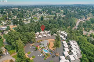 7577 N Edgewater Ave, Portland, OR 97203 - Photo 2
