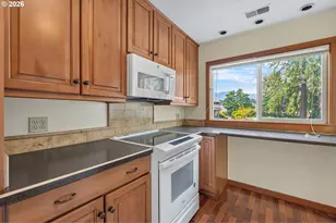 7577 N Edgewater Ave, Portland, OR 97203 - Photo 14