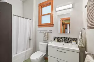 31 S Gibbs St, Portland, OR 97239 - Photo 24