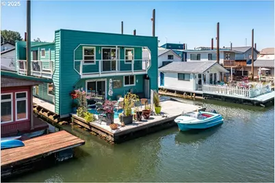 414 N Tomahawk Island Dr, Portland, OR 97217 - Photo 1