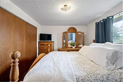 375 Park Ln, Harrisburg, OR 97446 - Photo 20