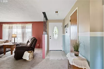 375 Park Ln, Harrisburg, OR 97446 - Photo 8