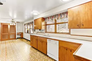 16659 SE Powell Blvd, Portland, OR 97236 - Photo 8