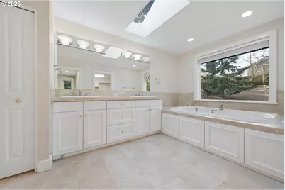 10151 SW Lancaster Rd, Portland, OR 97219 - Photo 20