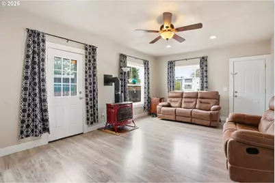 1525 S 2nd St, Lebanon, OR 97355 - Photo 8