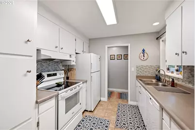 4020 Pearl St, Eugene, OR 97405 - Photo 2