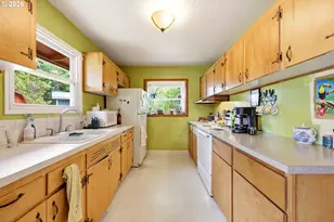 1850 SE 157th Dr, Portland, OR 97233 - Photo 10