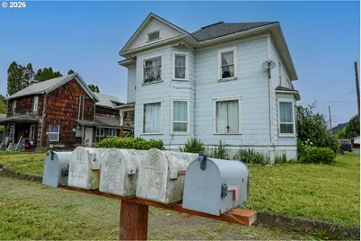 131 Ash St, Myrtle Point, OR 97458 - Photo 24
