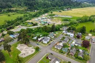 131 Ash St, Myrtle Point, OR 97458 - Photo 16