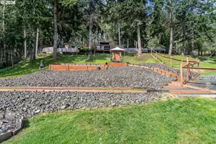 1256 Westview Dr, Roseburg, OR 97471 - Photo 2