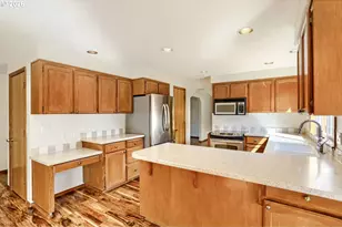 1010 NE 1st Pl, Hillsboro, OR 97124 - Photo 10