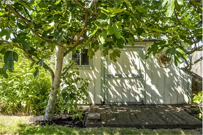 10625 NE Tillamook St, Portland, OR 97220 - Photo 38