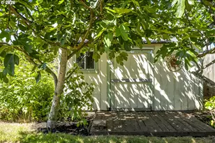 10625 NE Tillamook St, Portland, OR 97220 - Photo 38