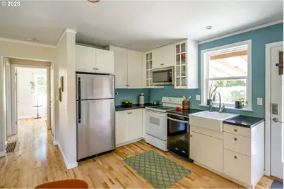 10625 NE Tillamook St, Portland, OR 97220 - Photo 10