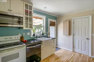 10625 NE Tillamook St, Portland, OR 97220 - Photo 12