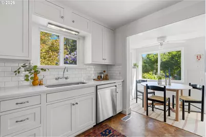 3918 SW Cullen Blvd, Portland, OR 97221 - Photo 12