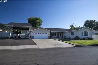 3317 W Normandy Ave, Roseburg, OR 97471 - Photo 1