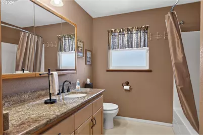 3317 W Normandy Ave, Roseburg, OR 97471 - Photo 10