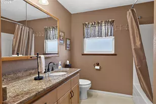 3317 W Normandy Ave, Roseburg, OR 97471 - Photo 10