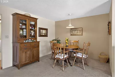 3317 W Normandy Ave, Roseburg, OR 97471 - Photo 6
