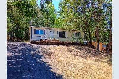 299 NE Kirby Ave, Roseburg, OR 97470 - Photo 12